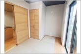 【和室4.5帖】リビングと続き間の和室は落ち着きますね！ゆったりとした時間を過ごせます。