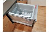 食器洗浄乾燥機は食器と洗剤を入れてスイッチを押すだけ！洗い～乾燥まで！楽々後片付け！！