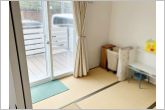 【1階和室4.5帖】リビングとつながる畳敷きのお部屋は来客時の使用や、ちょっと疲れた時にお昼寝できるのも嬉しいですね。