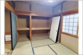 和室には押入があり、座布団やお布団などの奥行のある物の収納などに大活躍！