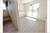 二面採光のため明るく風通し良好！全居室ペアガラスで断熱性・遮熱性があり結露が激減！