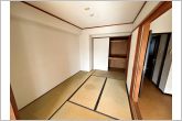 続き間の和室は収納スペースとして利用したり、一つのお部屋としてご使用いただけます。