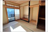 【和室6帖】床の間付きの情緒漂う和室。収納もしっかりついているので、おもてなしにも便利