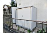 アウトドア用品や屋外で遊ぶ子供のおもちゃ、園芸用品などの収納に便利な物置