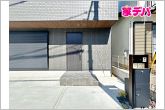お洒落な玄関ポーチがご家族のお帰りを明るくお迎えしてくれます。