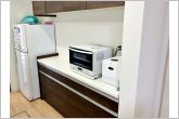 お皿や調理器具をたくさんしまっておける収納がたっぷりのキッチン