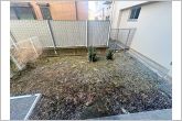 ちょっとした家庭菜園なども楽しめるお庭付き