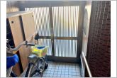 引き戸の玄関は開閉がしやすく、大きな荷物の搬入や車椅子やベビーカーなどの出入りがスムーズにできます。