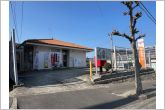 本宿郵便局（550m）本宿郵便局の東側からの全景です。