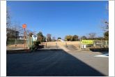 中央公園（240m）中央公園の南側からの全景です。