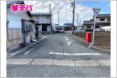 前面道路は見通しが良く、車の移動もスムーズに行えます。