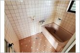 窓付きのため換気しやすく、日差しも取り入られる浴室