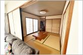 収納の付いた和室。座布団やお布団なども仕舞っておけますね。