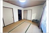 ホッと一息つける2階の和室。和の空間に癒されます。