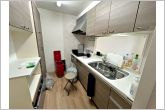家族との会話も楽しみながら料理ができ、調理器具も沢山収納可能です