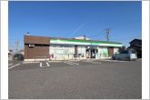 ファミリーマート高浜沢渡店（460m）ファミリーマート高浜沢渡店の西側からの全景です。