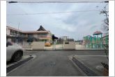 元能見保育園（450m）元能見保育園の南側からの全景です。