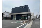 三十三銀行岡崎支店（280m）三十三銀行岡崎支店の東側からの全景です。