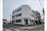 岡崎能見郵便局（440m）岡崎能見郵便局の北側からの全景です。