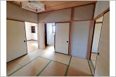 【2階和室】2階3部屋は扉を開放して明るくお使いいただくこともできます