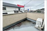 広々としたバルコニー！奥行きがあるので家族全員のお布団や洗濯物も一度に干すことができます！