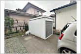 物置があり、お子様の遊び道具や部活用品、ゴルフバッグ、キャンプグッズなども収納できます