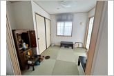 【和室5帖】和室には押入があり、座布団やお布団などの奥行のある物の収納などに大活躍！