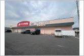 クスリのアオキ矢作店（640m）クスリのアオキ矢作店の南側からの全景です