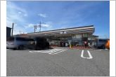 セブンイレブン大府駅西店（190m）セブンイレブン大府駅西店の東側からの全景です。