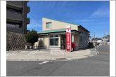 大府森岡郵便局（620m）大府森岡郵便局の南側からの全景です。