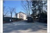 作野小学校（950m）作野小学校の正門からの全景です。