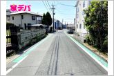 前面道路はゆとりの6ｍ!車通りが少なく、駐車が苦手な方でも安心の道路幅です