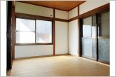 【1階北側洋室】二面採光のため明るく風通し良好