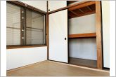 【2階西側洋室】全居室収納付きでお部屋を広々と使うことができます