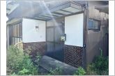庇付き玄関で雨の日も安心です