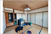 【洋室約8帖】収納もしっかりついているので、おもてなしにも便利です。