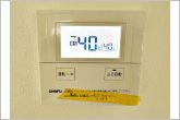 給湯機は浴室と台所にリモコンがあり、どちらからでも操作可能。