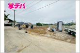 前面道路は公道で、車のすれ違いもらくらく広々6ｍの幅があります