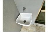 布製のスニーカーや、外で泥だらけになった子ども服、屋外で使用した後、水洗いが必要なアウトドアグッズなどを洗う際、ベランダなどにスロップシンクがあればお風呂場などに持ち込む必要がなく便利です。