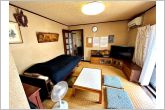 【洋室8帖】南向きならではの恵まれた採光・通風。明るいお部屋は開放感がありますね。