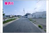 前面約6ｍ幅の道路に面しており、通行や駐車の際に余裕がある広さです。運転が苦手な方でもラクラク！