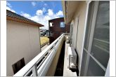 【バルコニー】２部屋からアクセスできるバルコニー。家族分の洗濯物もたっぷり干せます。日当たりも良好です！