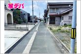 静かな住宅街で、車の出入りもスムーズです。