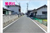 前面道路はゆとりの6ｍ!車通りが少なく、駐車が苦手な方でも安心の道路幅です