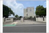 日高小学校（550m）日高小学校の正門の全景です