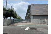 刈谷東中学校（920m）刈谷東中学校の正門の全景です