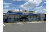 ローソン南区鶴里町店（300m）ローソン南区鶴里町店の西側からの全景です