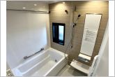 【浴室】足がしっかりと伸ばせる快適な空間でリラクゼーション。一日の疲れをリフレッシュ！