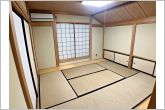【2階和室10帖】部屋数が豊富で多世帯同居にも適した間取りです。