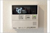 給湯機は浴室と台所にリモコンがあり、どちらからでも操作可能。呼出機能もついて便利
